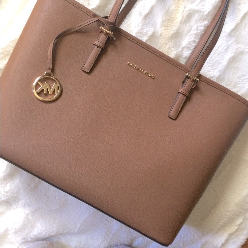 MK purse ( brand new )